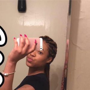 Meet your Posher, Alexis